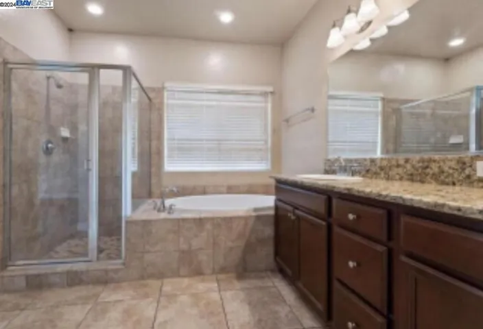 2130 W Bryman St, Hanford, California 93230