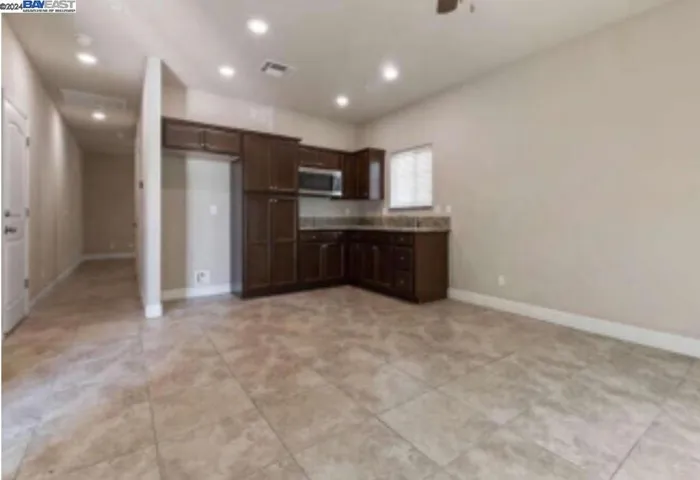2130 W Bryman St, Hanford, California 93230