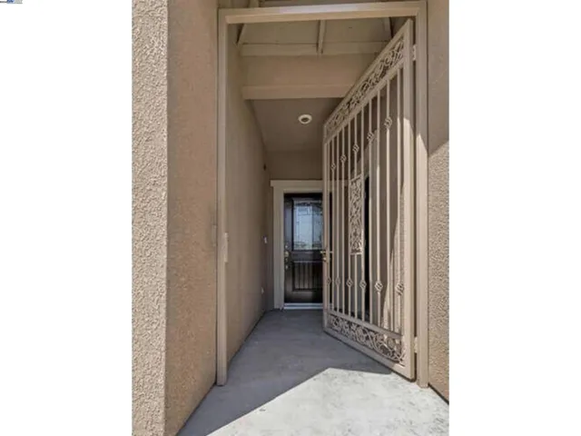 2130 W Bryman St, Hanford, California 93230