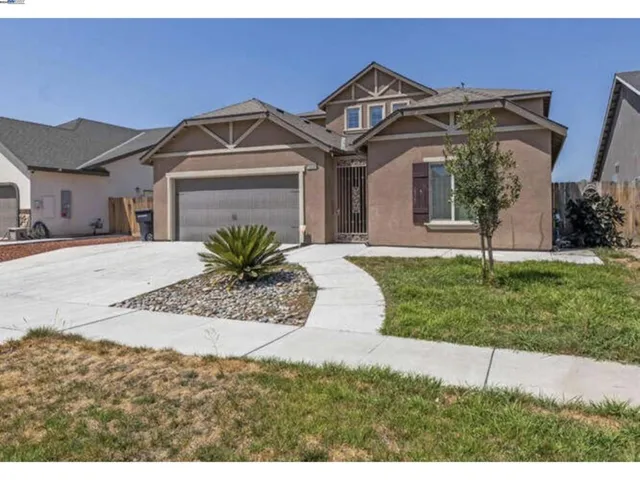 2130 W Bryman St, Hanford, California 93230
