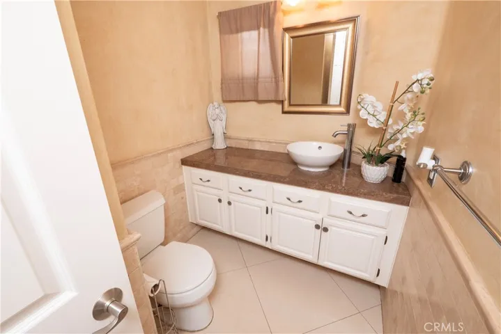 Downstairs 1/2 bath