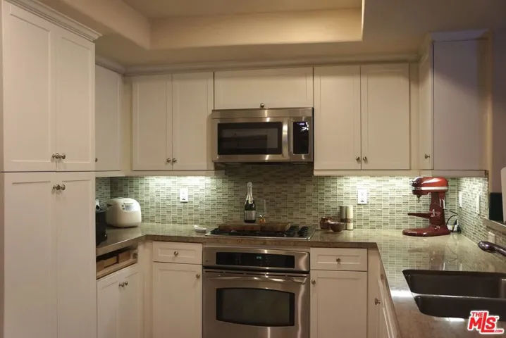 7249 Franklin Avenue 204, Los Angeles, California 90046