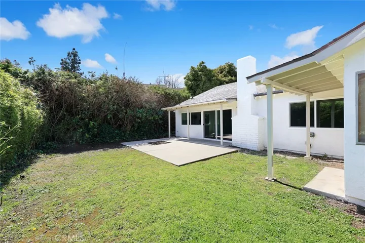 Large backyard for the perfect family gatherings