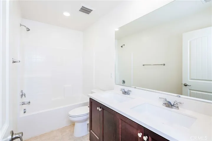 5910 Sendero Avenue, Eastvale, California 92880