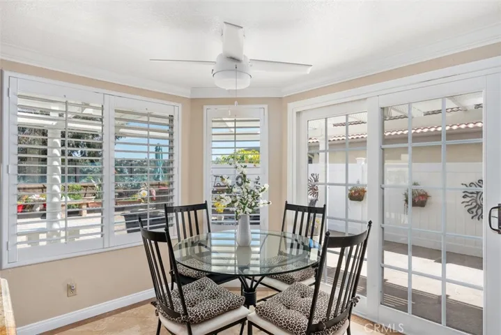dining area in kitchen