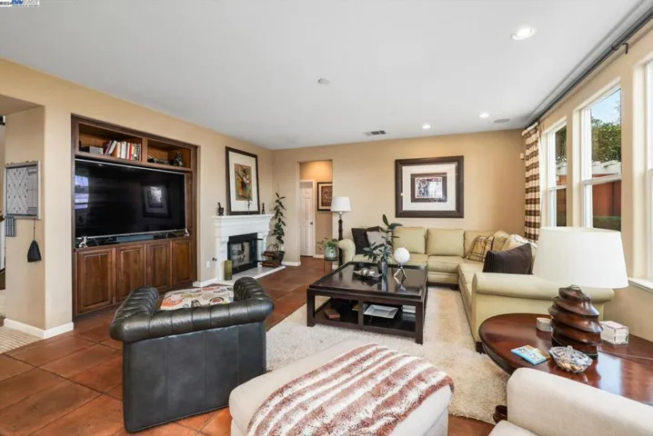 2706 Montego Bay St, Pittsburg, California 94565