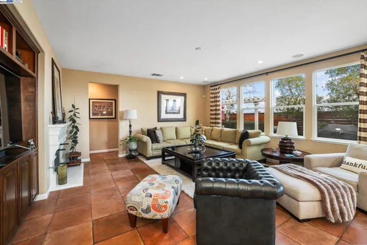 2706 Montego Bay St, Pittsburg, California 94565