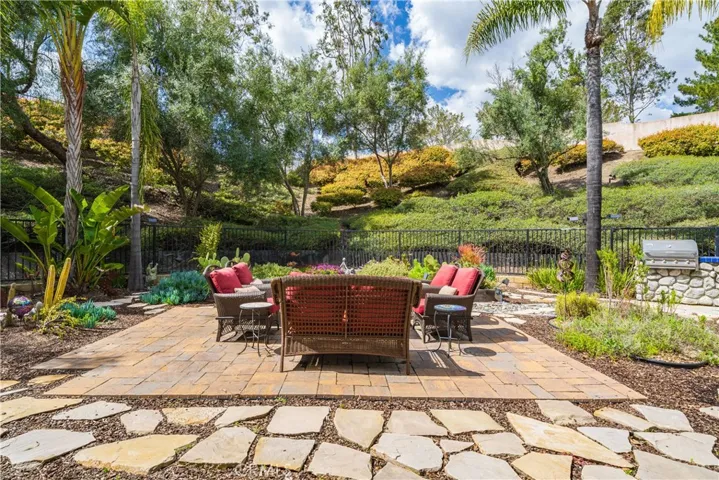 3 Arcilla, Rancho Santa Margarita, California 92688