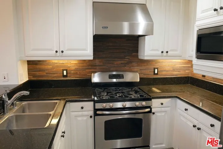 2460 E Villa Street 8, Pasadena, California 91107