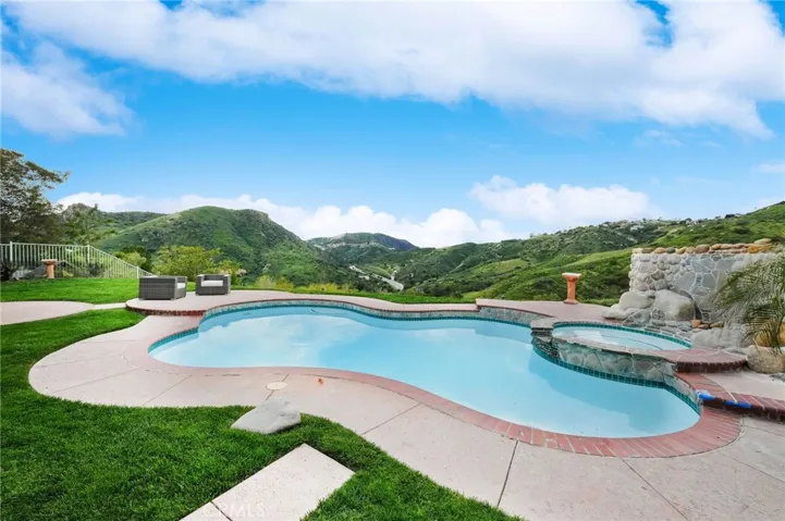 7517 Wiscasset Drive, West Hills, California 91304