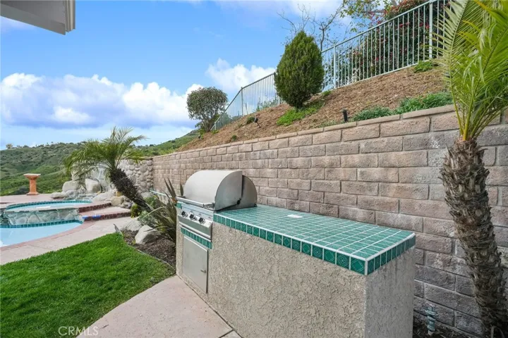 7517 Wiscasset Drive, West Hills, California 91304