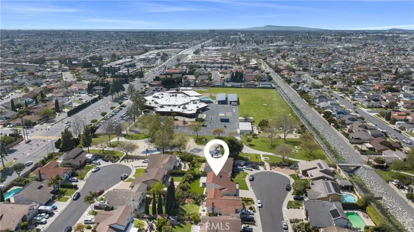 This cul-de-sac home is right by Plavan Park.