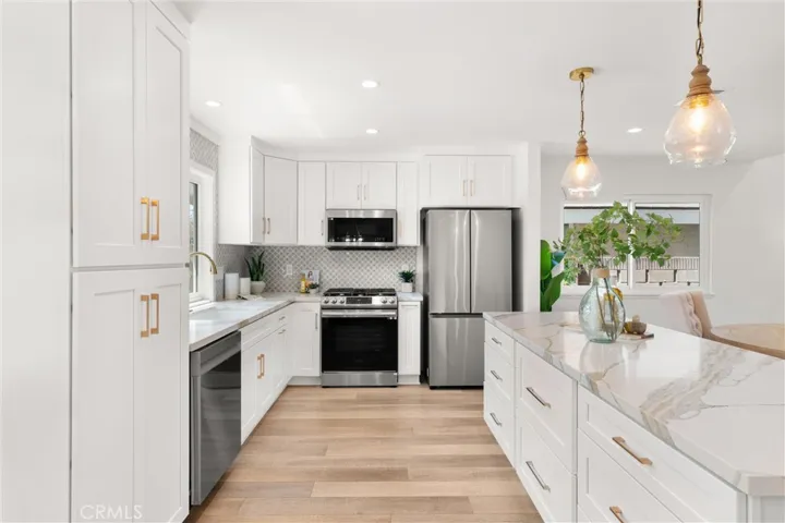 We took a boxed & closed in kitchen and breathed light and life into it.