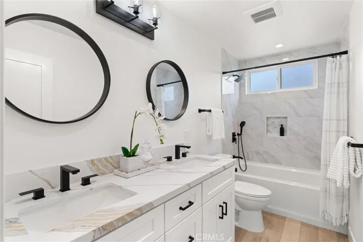 Upstairs bathroom #3