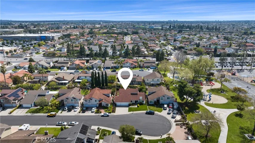 Yes, it is an easy drive south to the beach or local shopping.