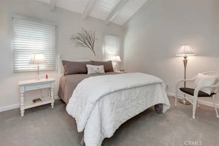 Upstairs Spacious Middle Bedroom