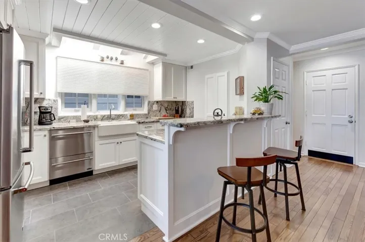123 E Bay Avenue, Newport Beach, California 92661