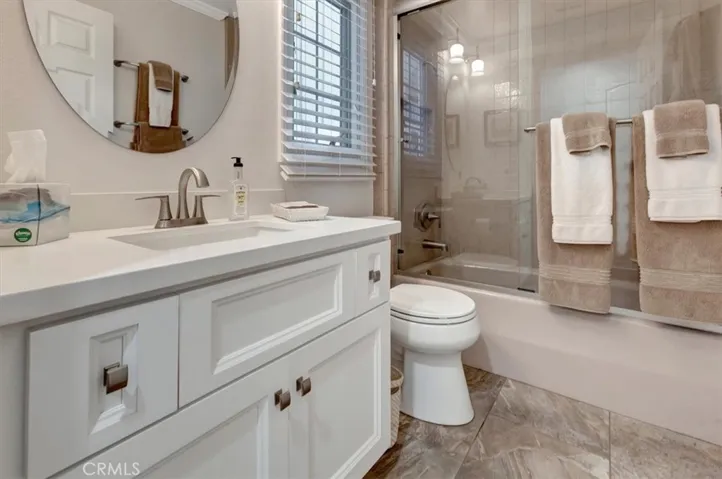 Main Floor Full Bath