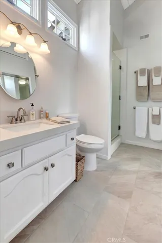Upstairs Shared Bathroom