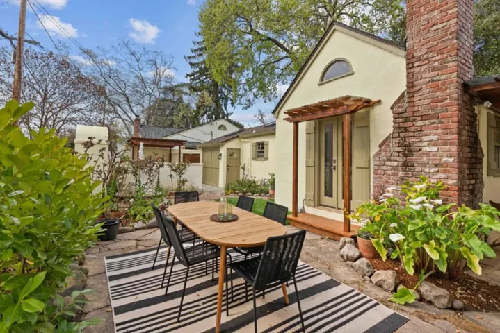 2231 Dartmouth Street, Palo Alto, California 94306