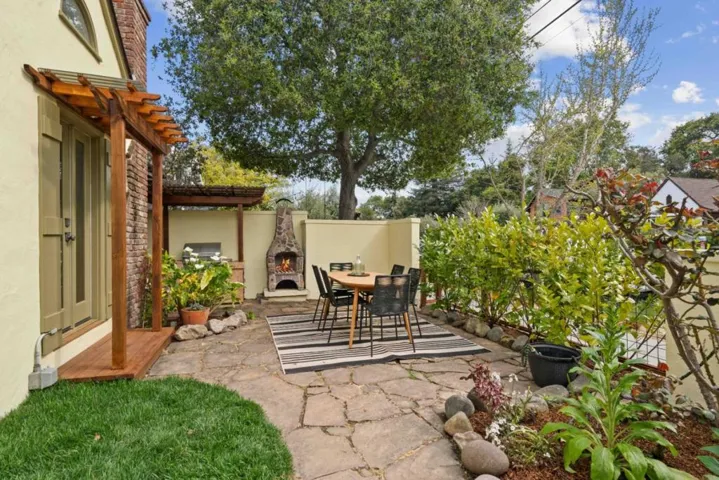 2231 Dartmouth Street, Palo Alto, California 94306