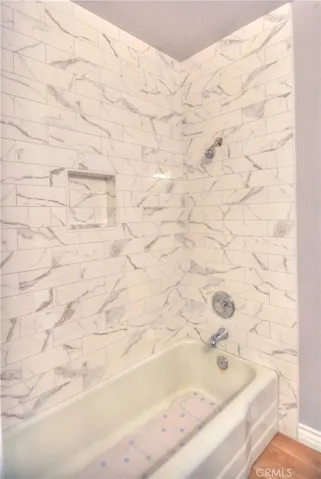 SURROUND TILED BATH/SHOWER