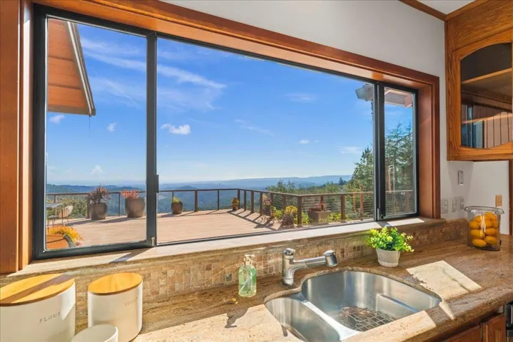 25995 Mar Vista Court, Los Gatos, California 95033