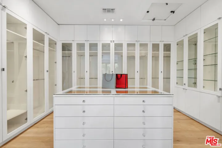 23136 Park Contessa, Calabasas, California 91302
