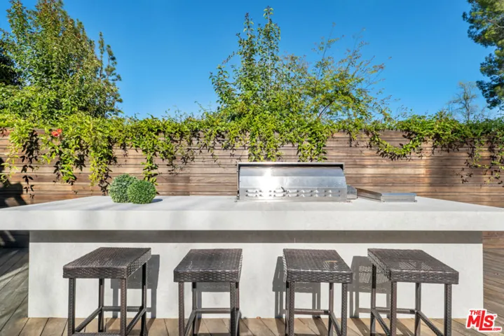 23136 Park Contessa, Calabasas, California 91302