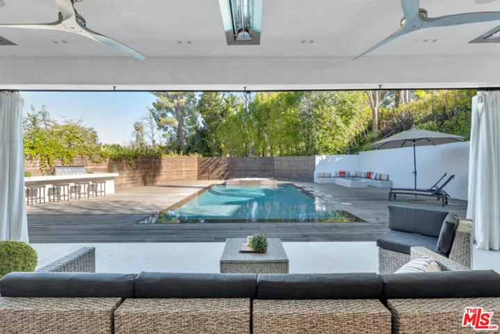 23136 Park Contessa, Calabasas, California 91302