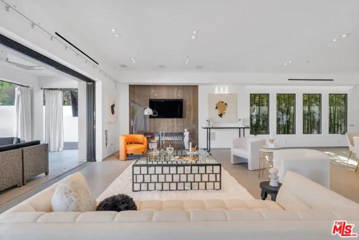 23136 Park Contessa, Calabasas, California 91302