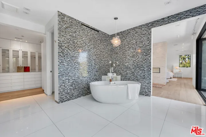 23136 Park Contessa, Calabasas, California 91302