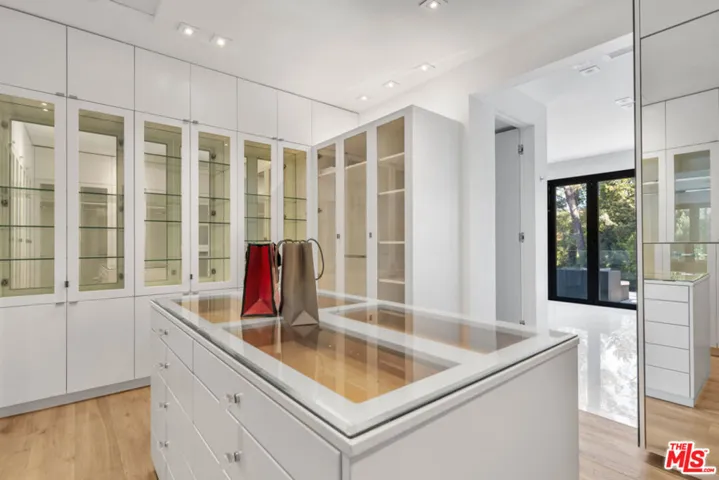 23136 Park Contessa, Calabasas, California 91302