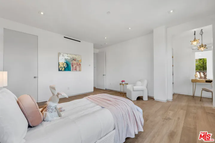 23136 Park Contessa, Calabasas, California 91302