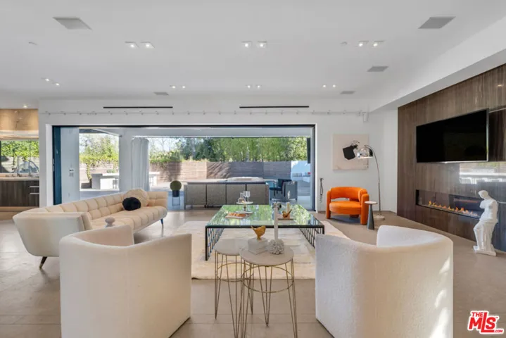23136 Park Contessa, Calabasas, California 91302