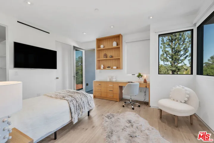 23136 Park Contessa, Calabasas, California 91302