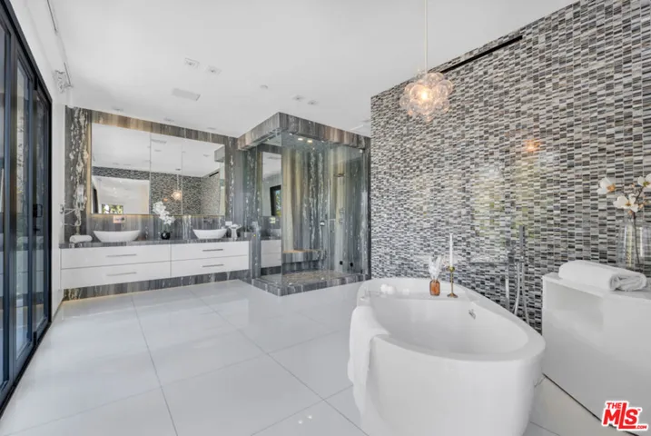 23136 Park Contessa, Calabasas, California 91302