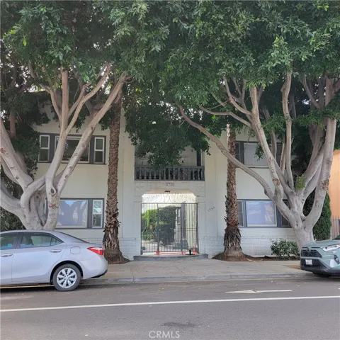 Building: 6,732sf       
Lot:55' X 151'= 8,268 sf