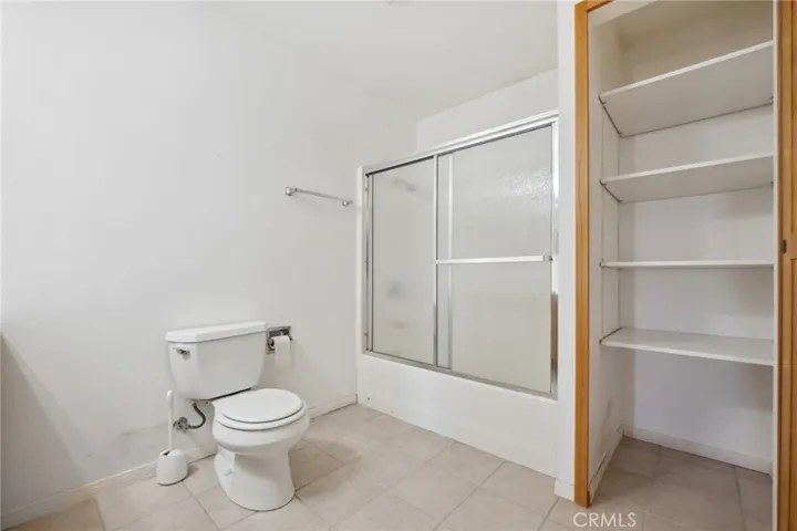 Large bathroom with lots of storage