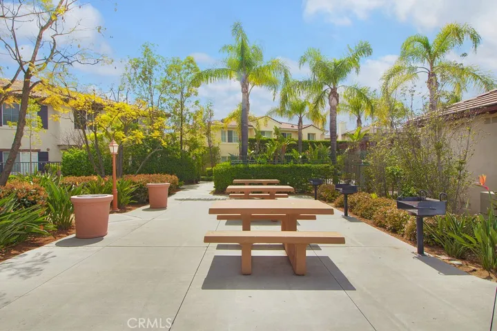 Picnic or BBQ space to meet in!