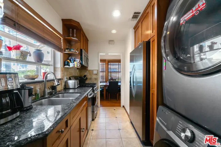 6632 Kitchen
