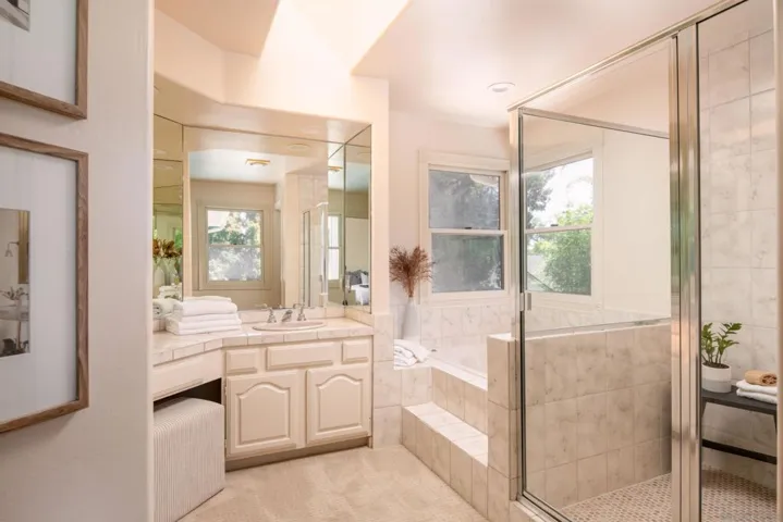 3630 Rosecroft Lane, San Diego, California 92106