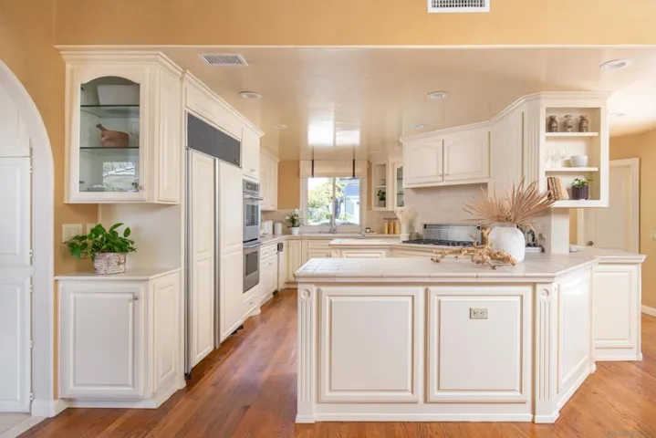 3630 Rosecroft Lane, San Diego, California 92106
