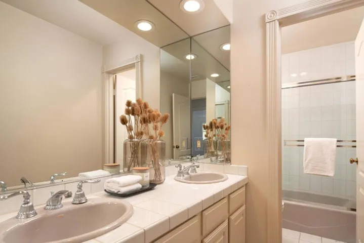 3630 Rosecroft Lane, San Diego, California 92106
