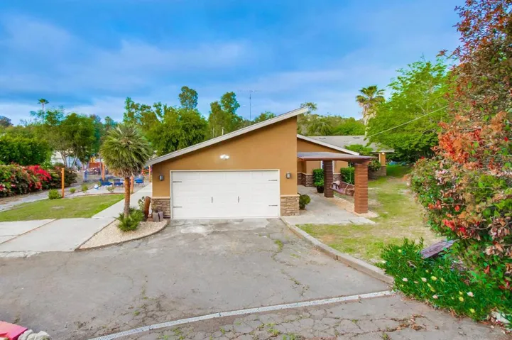 1566 La Vine Lane, Vista, California 92084