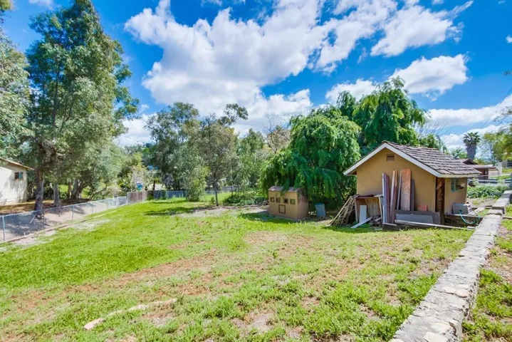1566 La Vine Lane, Vista, California 92084