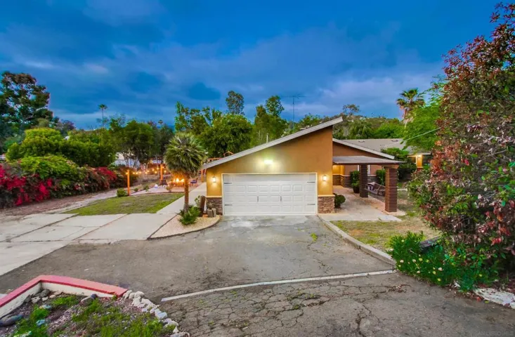 1566 La Vine Lane, Vista, California 92084