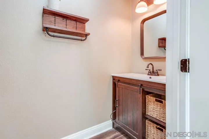 1566 La Vine Lane, Vista, California 92084