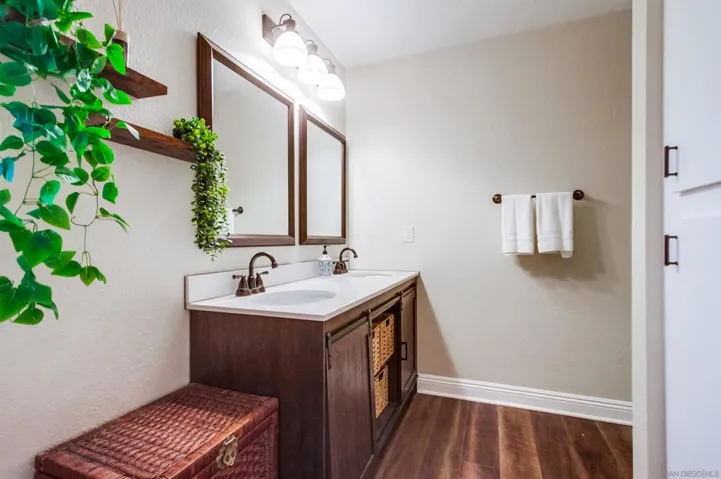 1566 La Vine Lane, Vista, California 92084