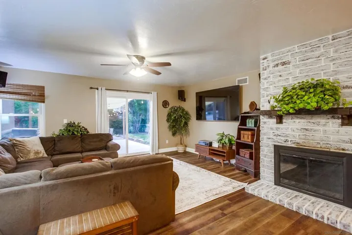 1566 La Vine Lane, Vista, California 92084